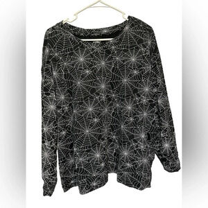 Black and white long sleeves spider web print scoop neck pullover shirt